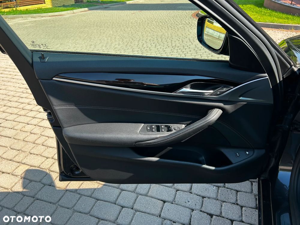 BMW Seria 5 530e iPerformance Luxury Line - 30