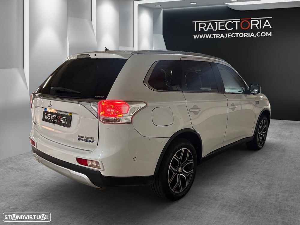 Mitsubishi Outlander - 2