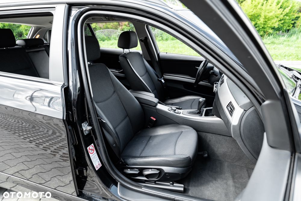 BMW Seria 3 320d xDrive DPF - 25