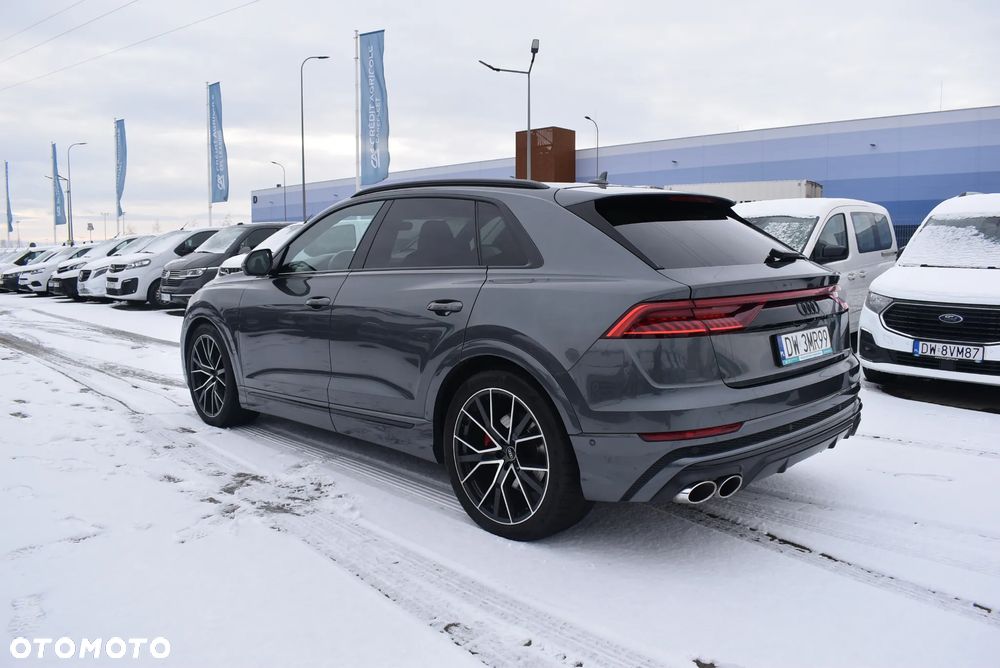 Audi SQ8 - 8