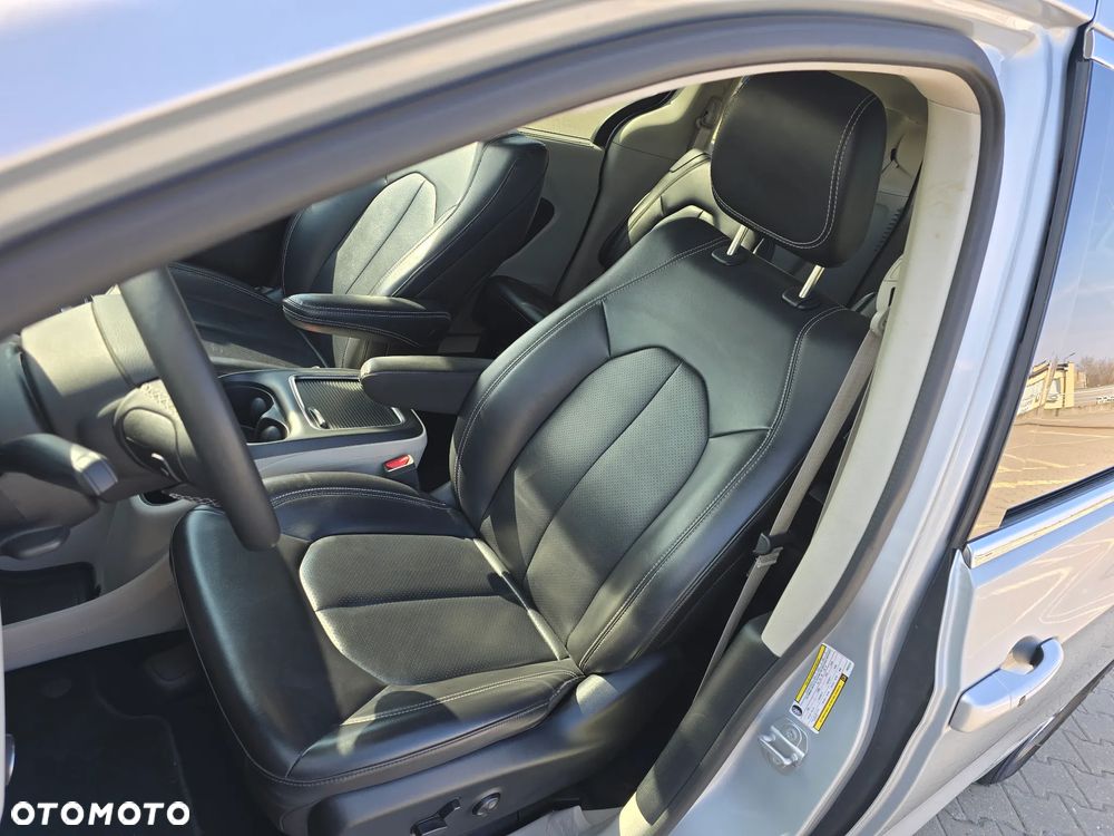Chrysler Pacifica - 15