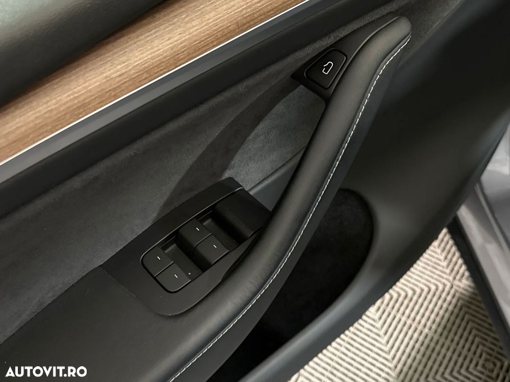 Tesla Model Y Performance - 14