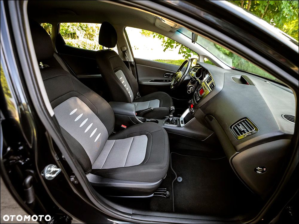 Kia Ceed - 35