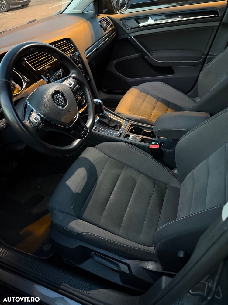 Volkswagen Golf - 10