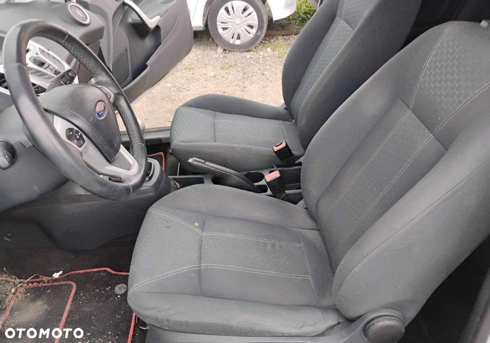Ford Fiesta - 9