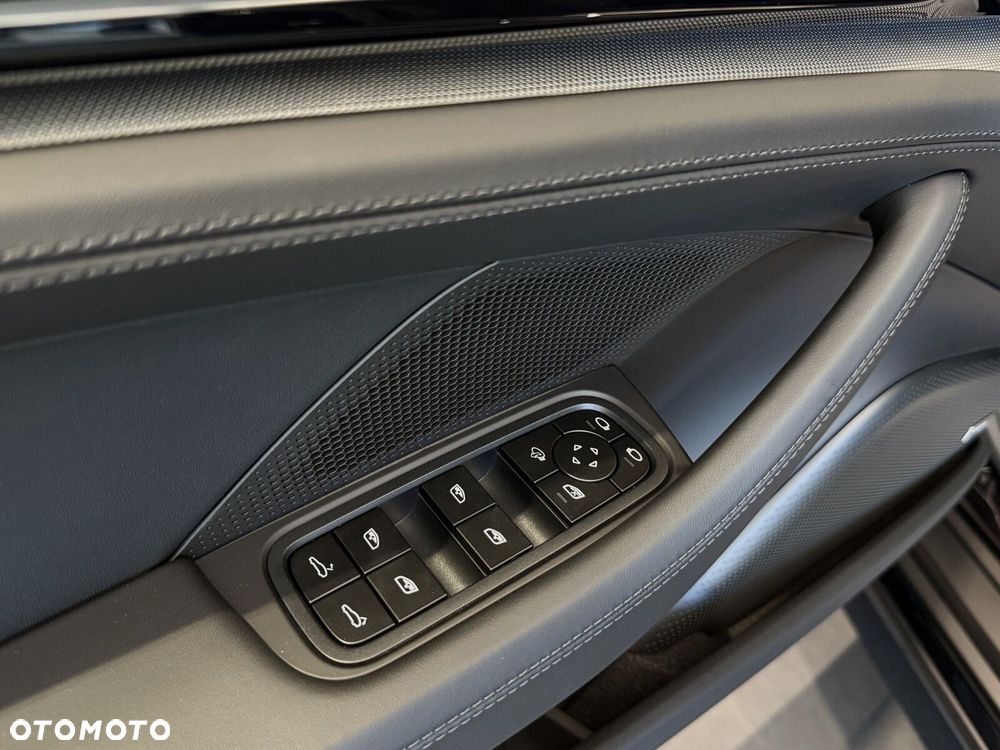 Porsche Panamera - 17