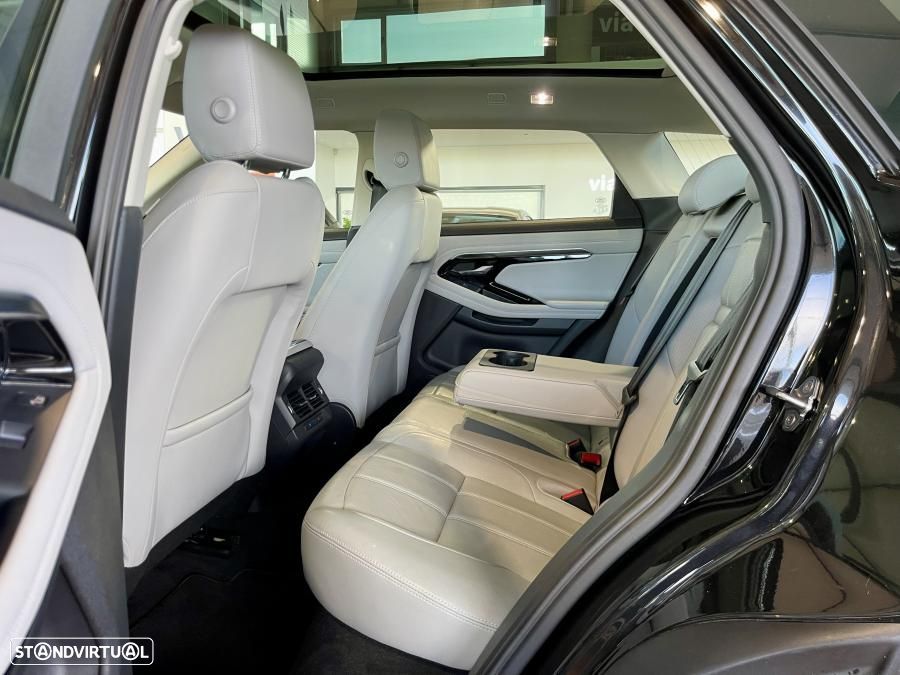 Land Rover Range Rover Evoque 1.5 P300e AWD SE Auto - 39