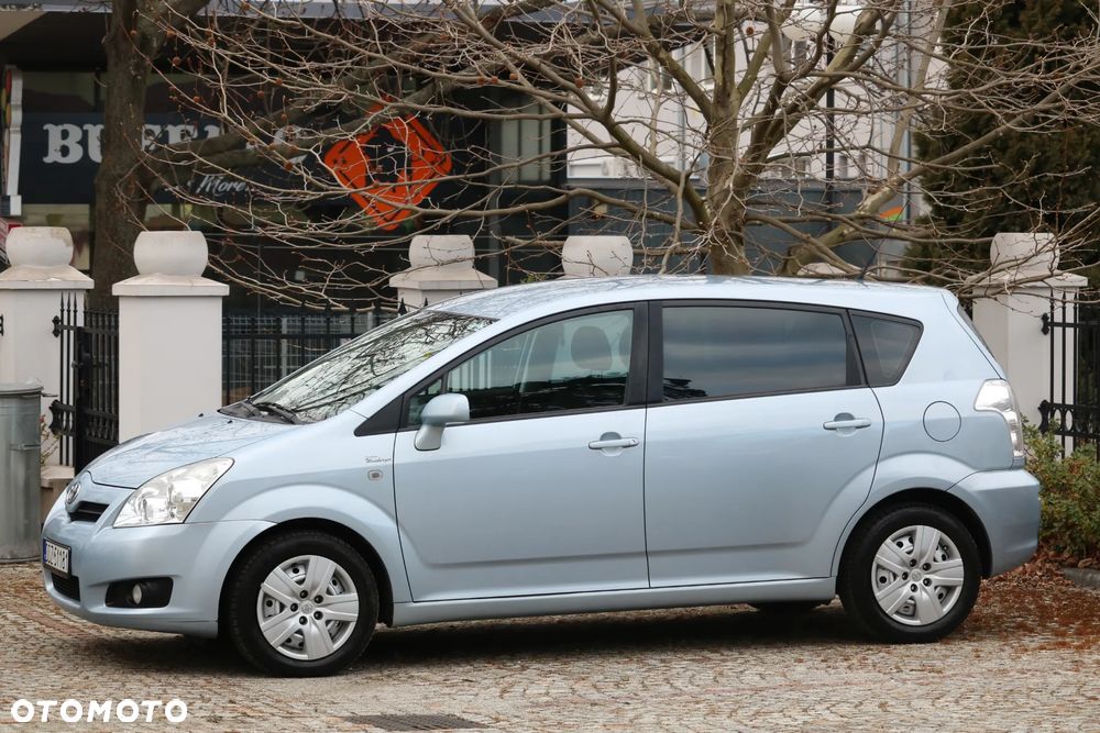 Toyota Corolla Verso - 3