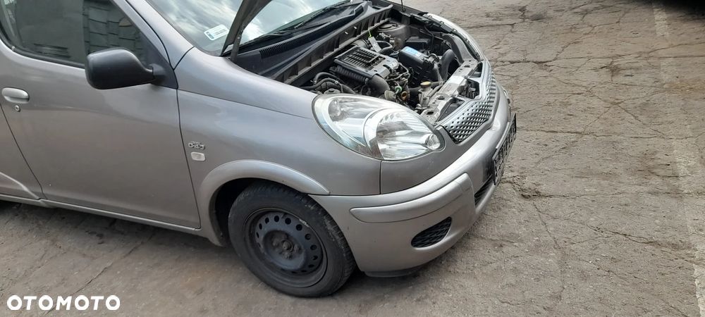 TOYOTA YARIS verso 1 maska - 4