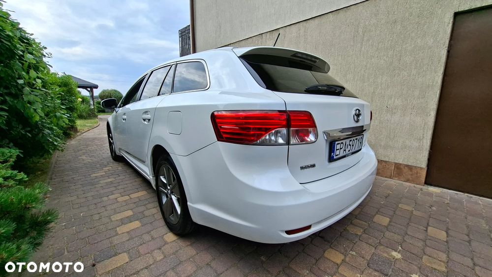 Toyota Avensis 2014 photo 3