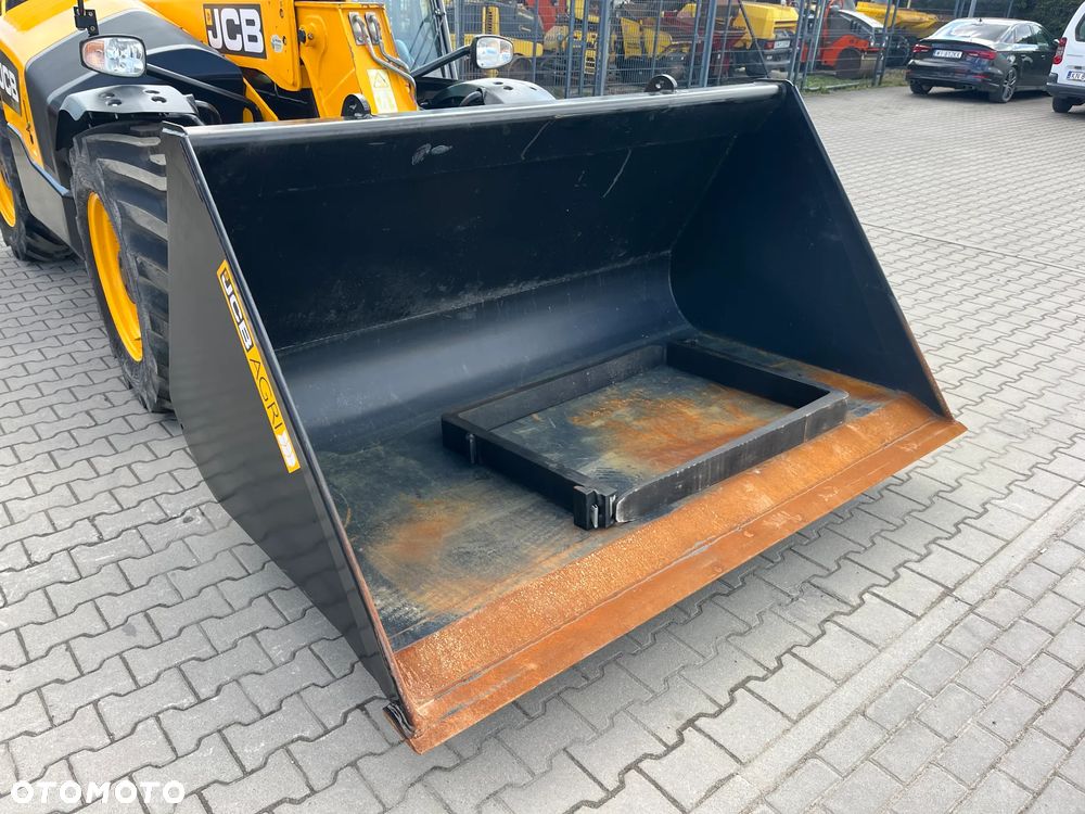 JCB 527-58 Agri - 14