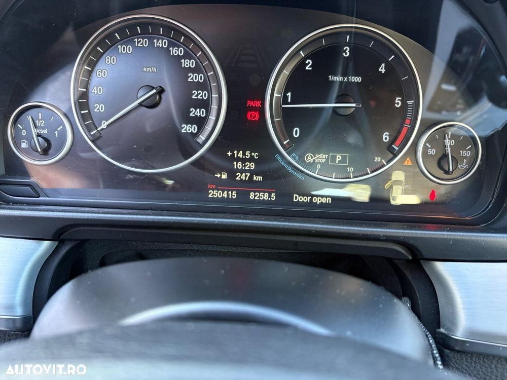 BMW Seria 5 525d xDrive AT - 12