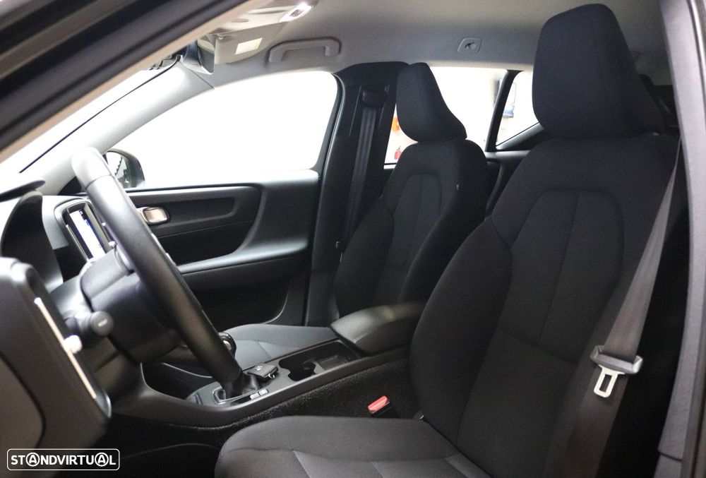 Volvo XC 40 1.5 T3 Momentum Tech Edition - 10