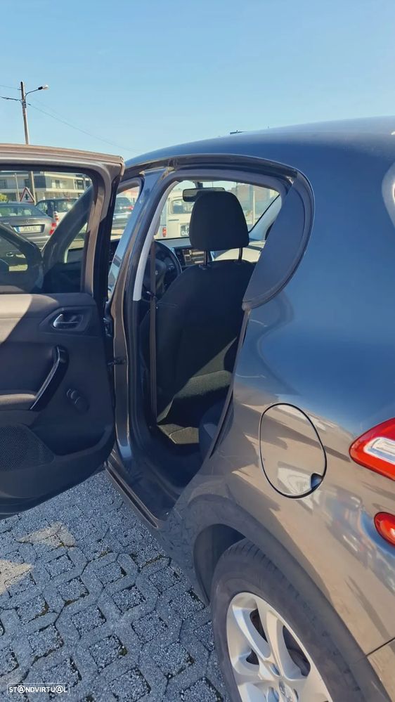 Peugeot 208 - 10