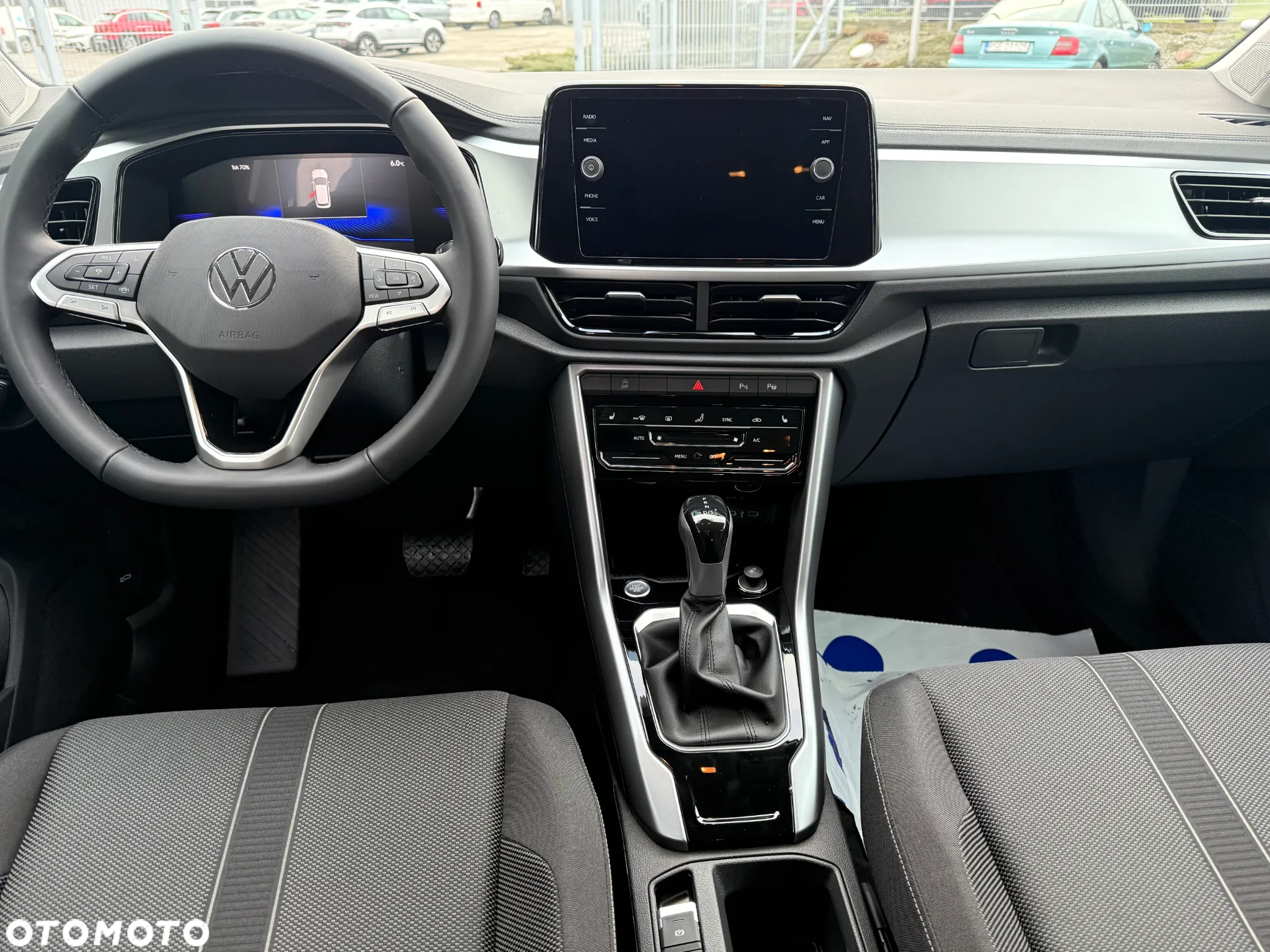 Volkswagen T-Roc - 8