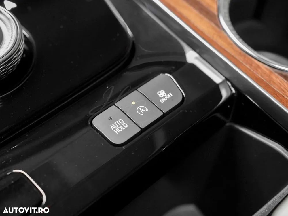 Cadillac Escalade - 24