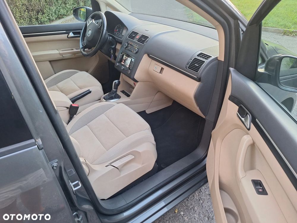 Volkswagen Touran - 5