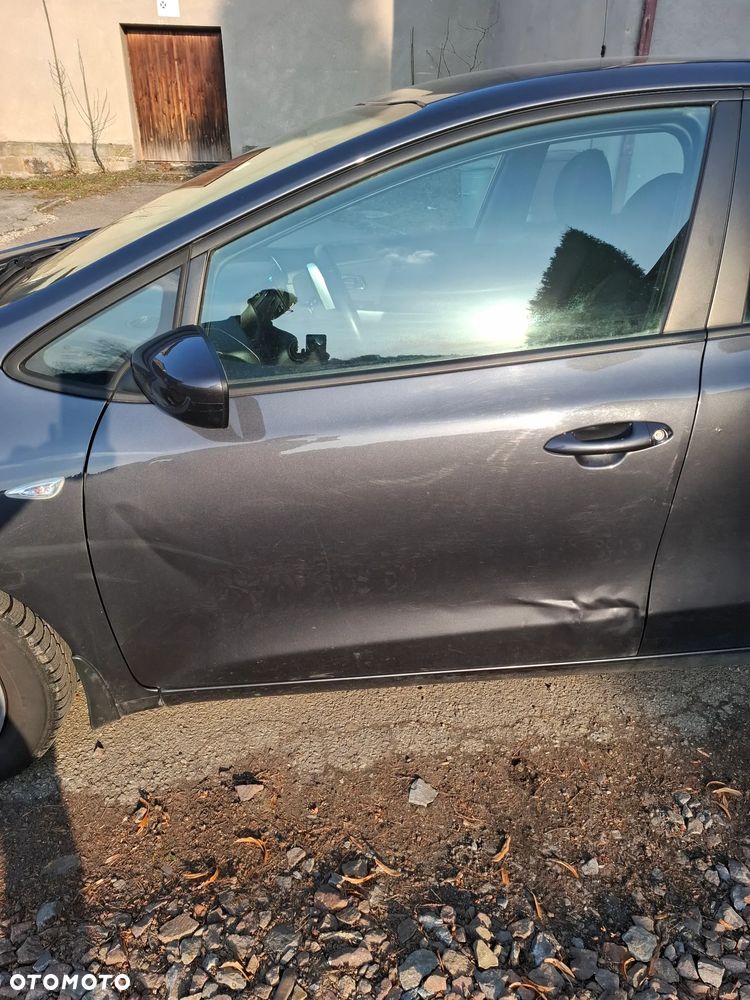 Kia Ceed - 4