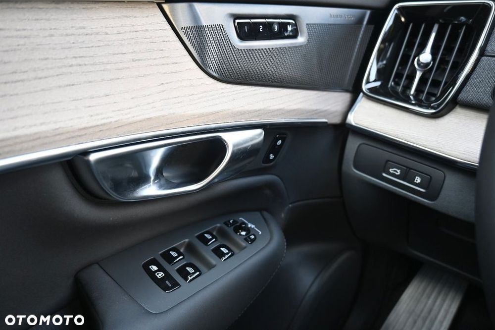Volvo XC 90 T8 AWD Plug-In Hybrid Plus Dark 7os - 11