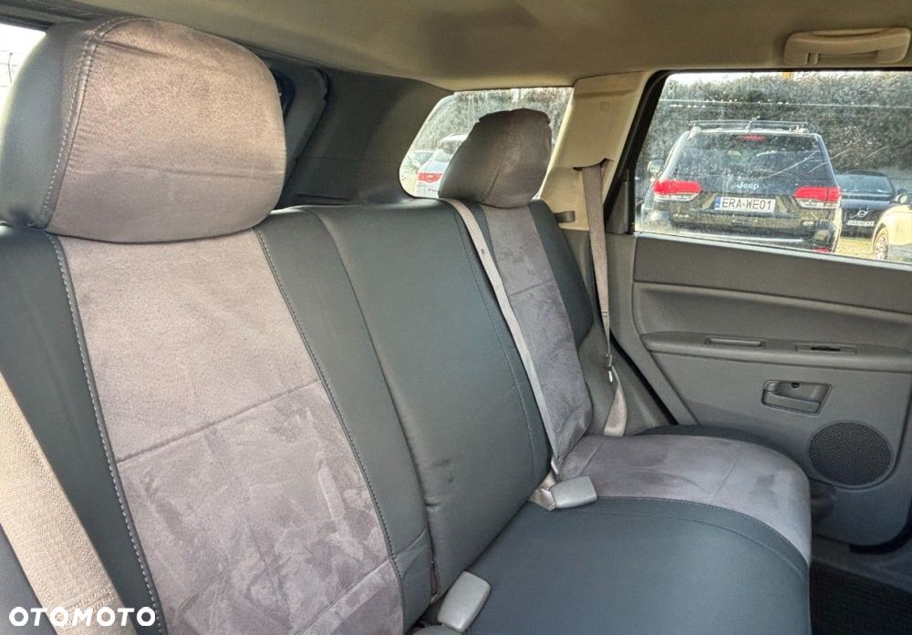 Jeep Grand Cherokee - 12