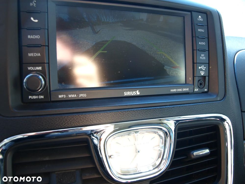 Chrysler Town & Country - 29