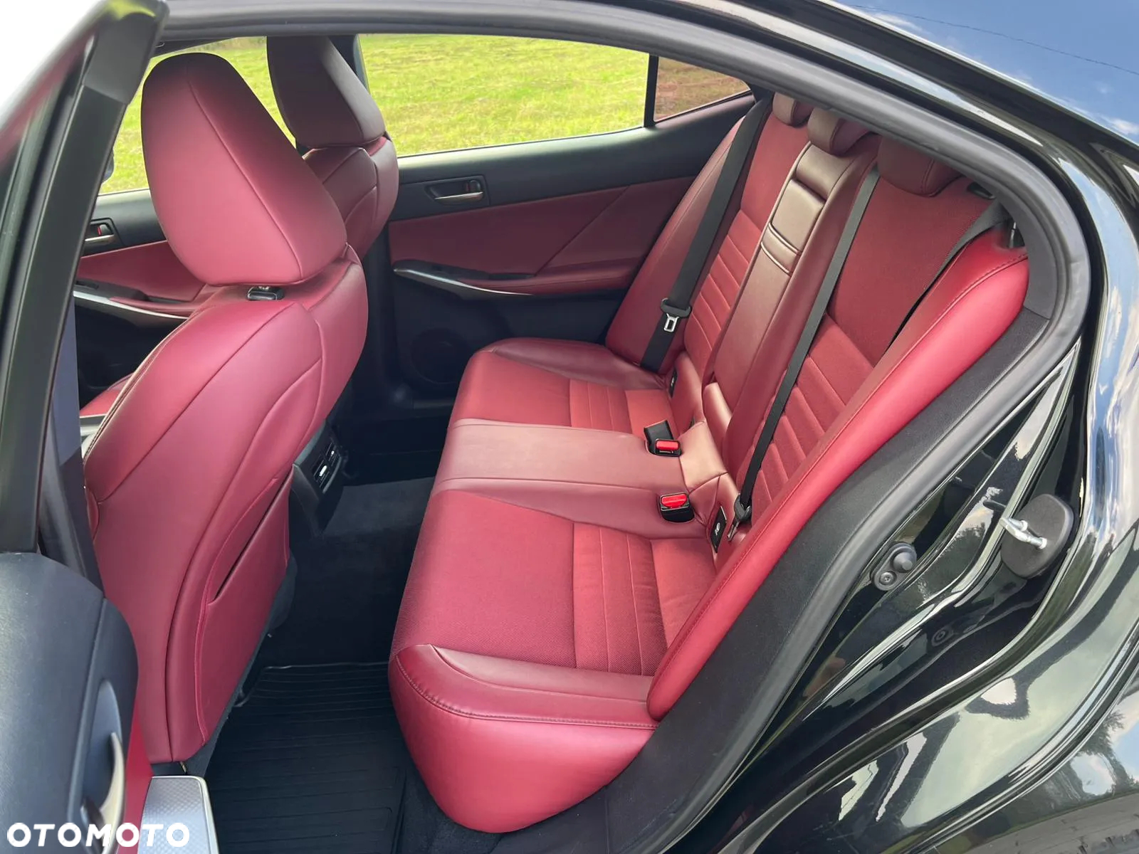 Lexus IS 200t / 300 F Sport - 40