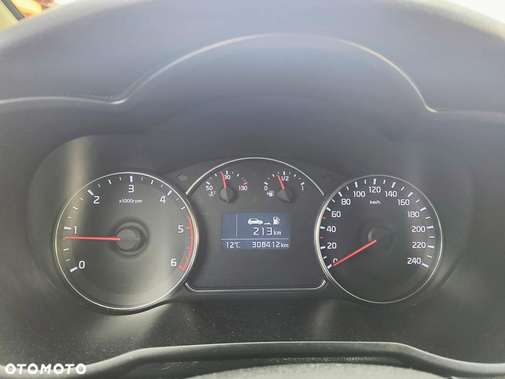 Kia Carens 1.7 CRDi 136 Dream Team Edition - 14