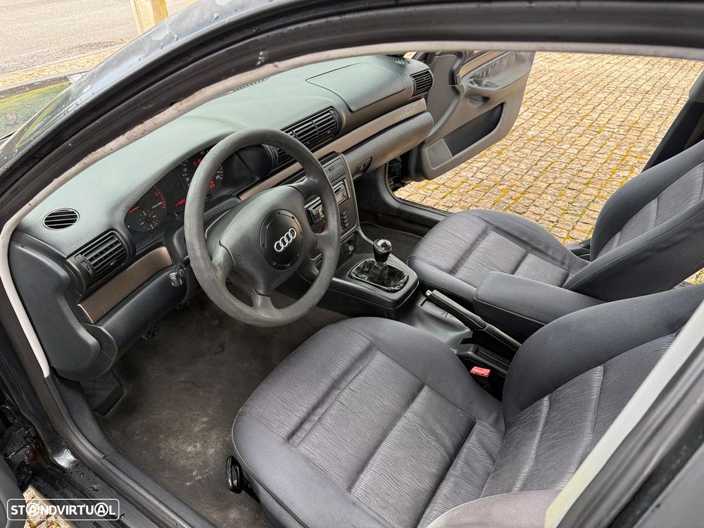 Audi A4 Avant 1.9 TDI Attraction - 4