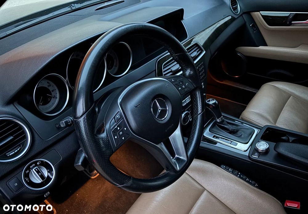 Mercedes-Benz Klasa C 300 CDI BlueEff 4-Matic Avantgarde - 5