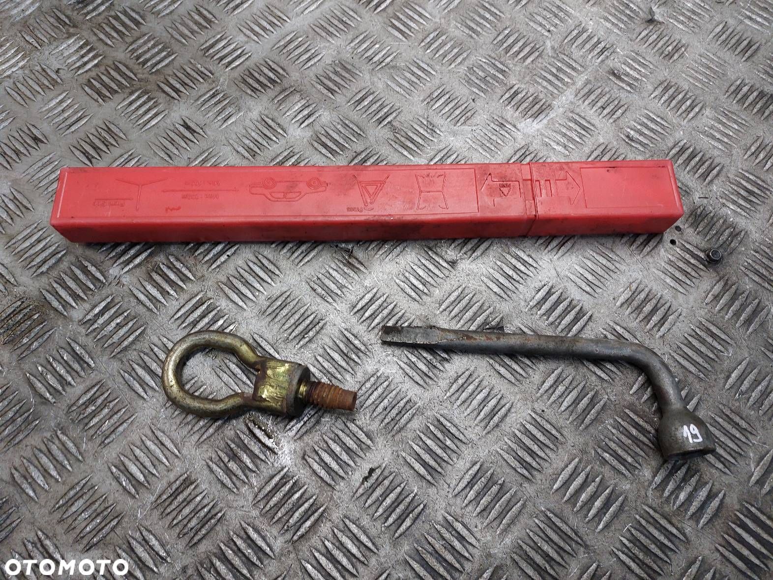 UCHO HOLOWNICZE + KLUCZ DO KÓŁ + TRÓJKĄT FORD FOCUS MK1 LIFT - 1