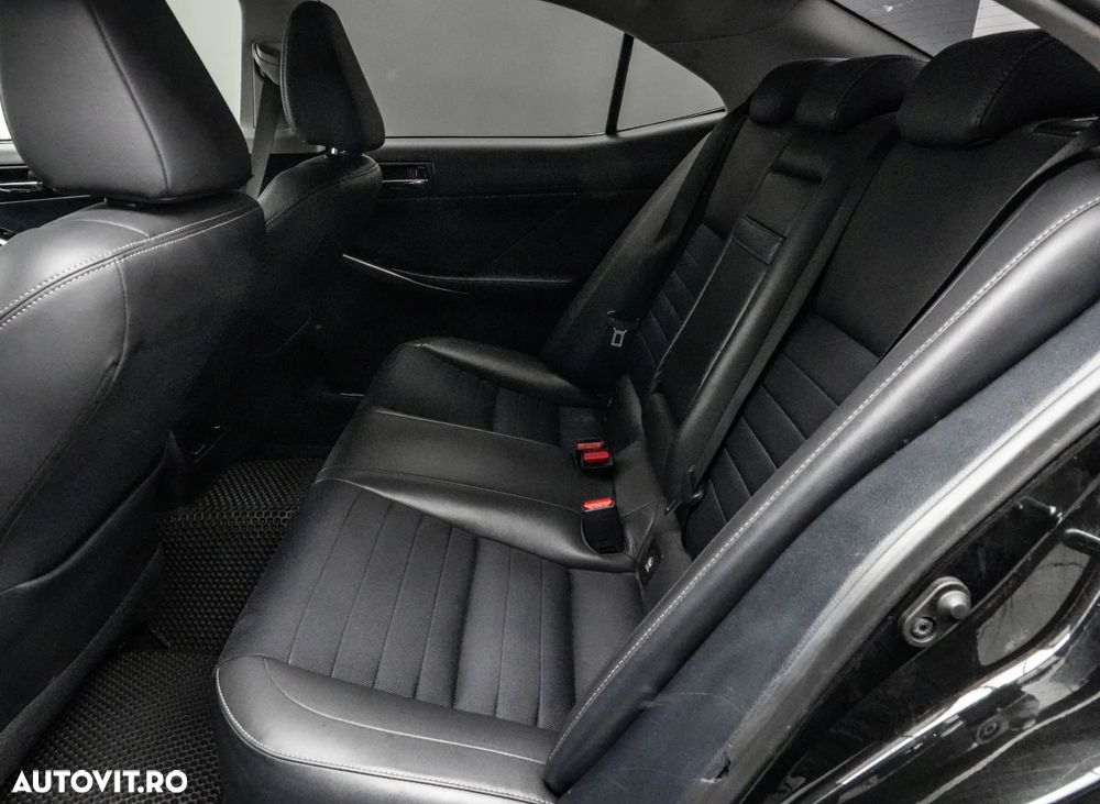 Lexus Seria IS 300h Executive Plus - 16