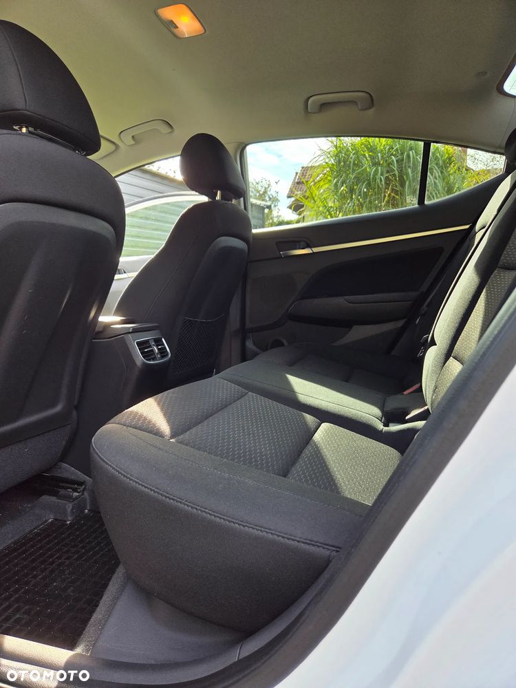 Hyundai Elantra - 21