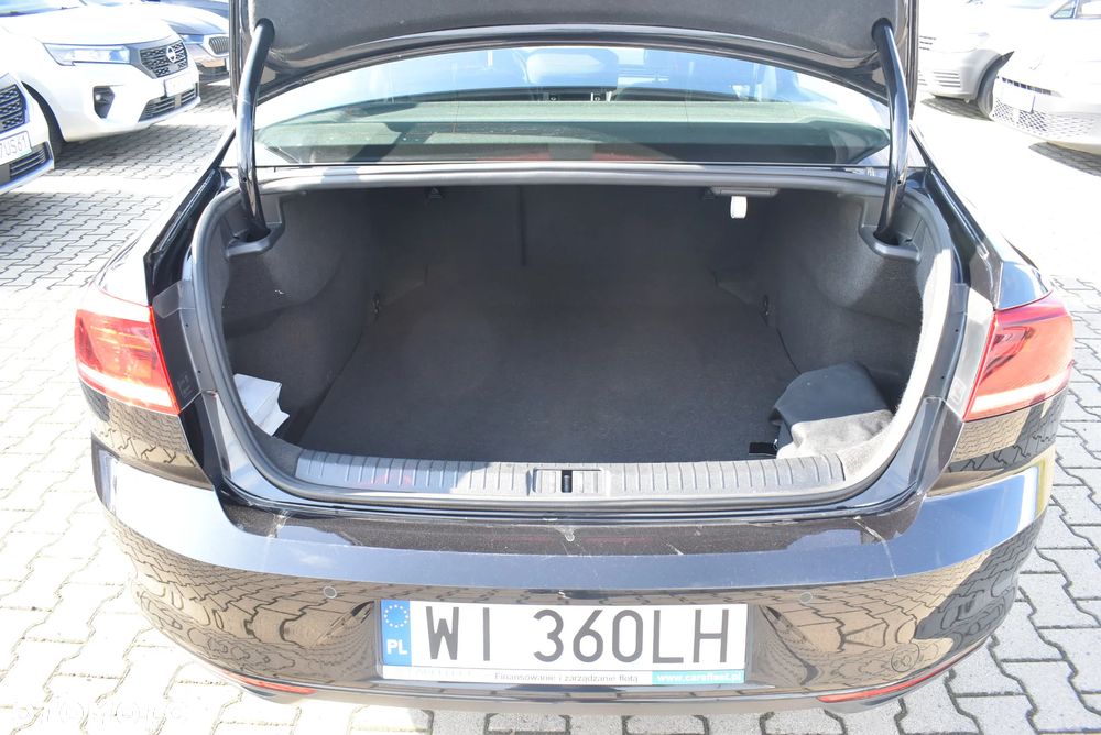Volkswagen Passat 2.0 TDI EVO Essence DSG - 14
