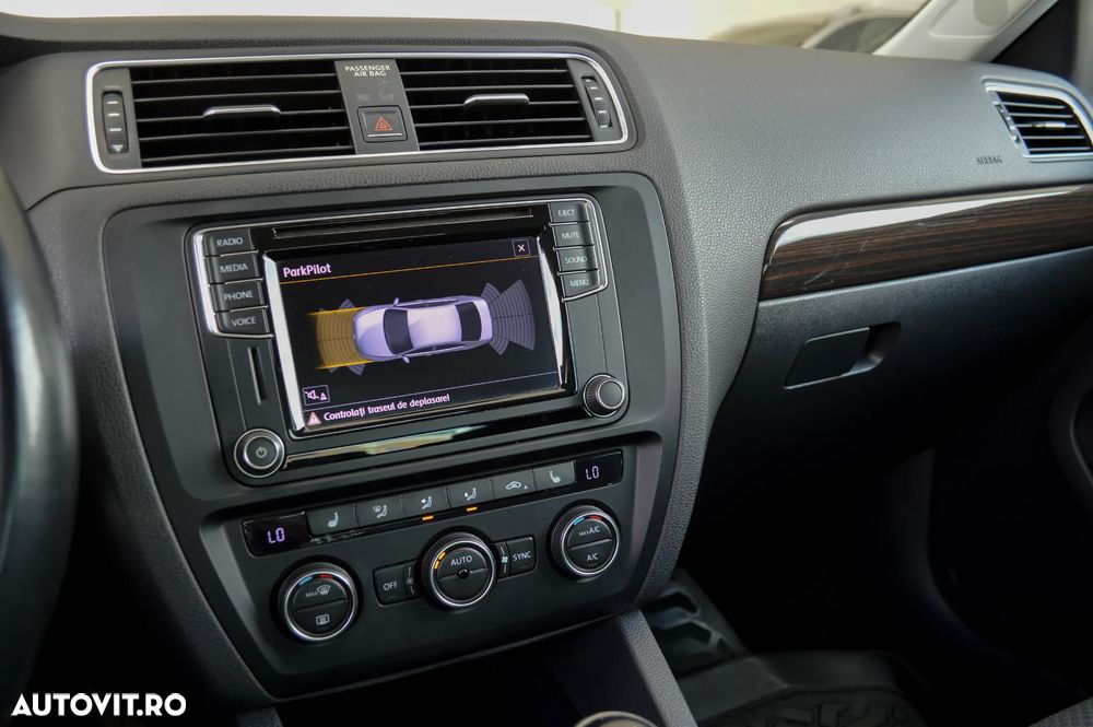 Volkswagen Jetta 2.0 TDI Comfortline - 12