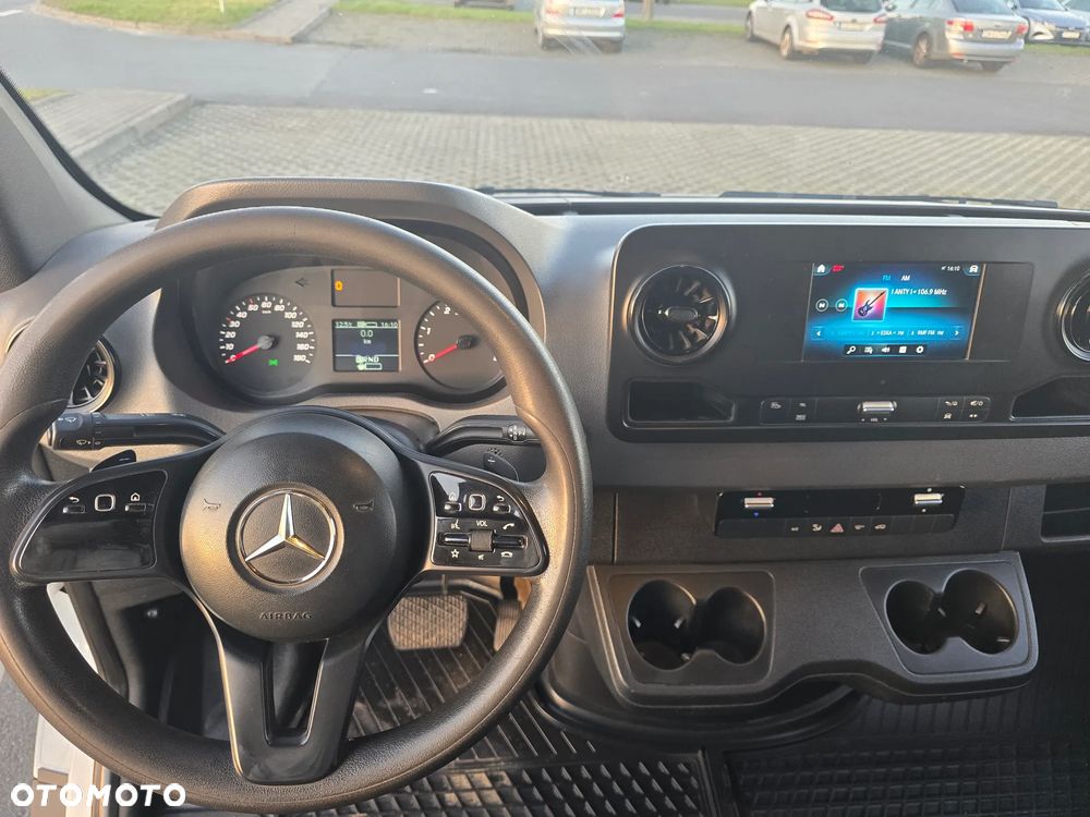 Mercedes-Benz Sprinter - 12