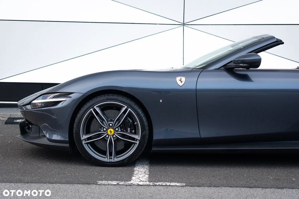 Ferrari Roma Spider 2025