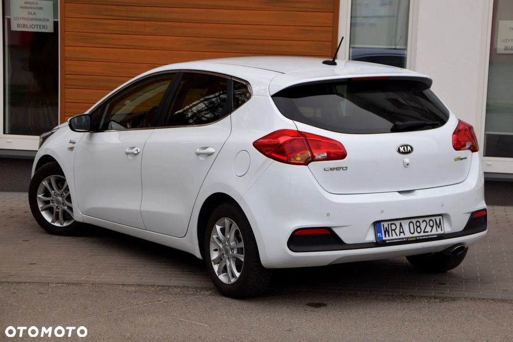 Kia Ceed 1.6 CRDi 128 Dream-Team Edition - 10