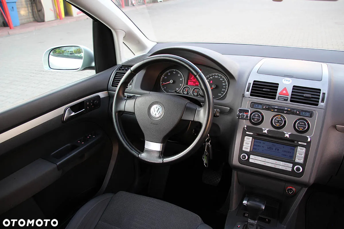 Volkswagen Touran 1.4 TSI DSG Highline - 22