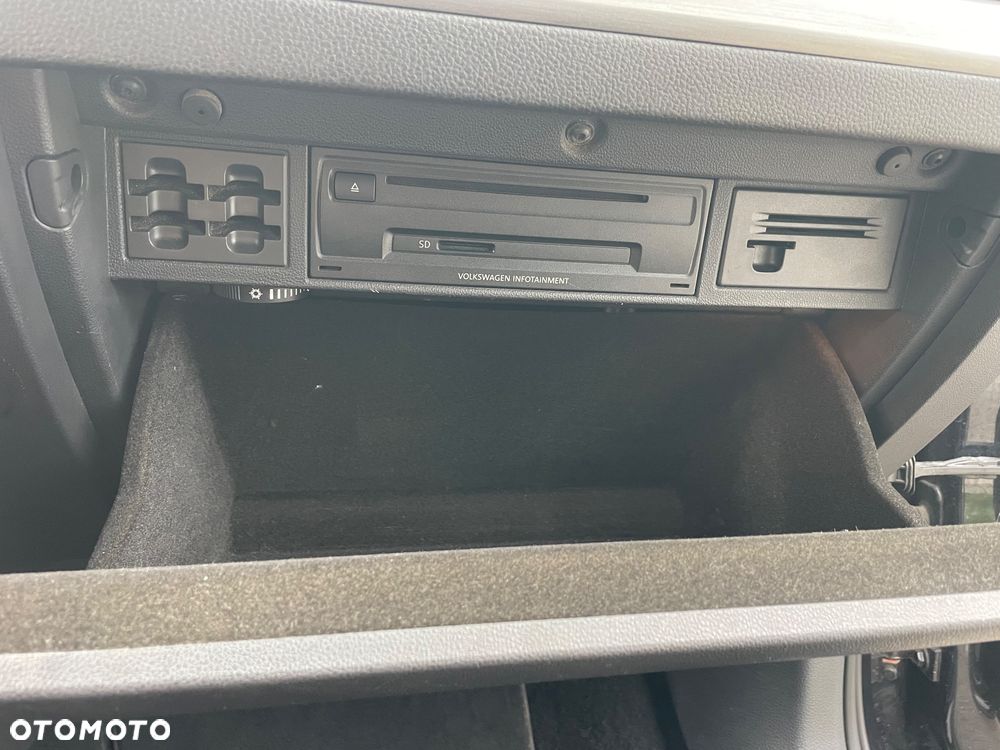 Volkswagen Golf 1.6 TDI DPF Highline - 17