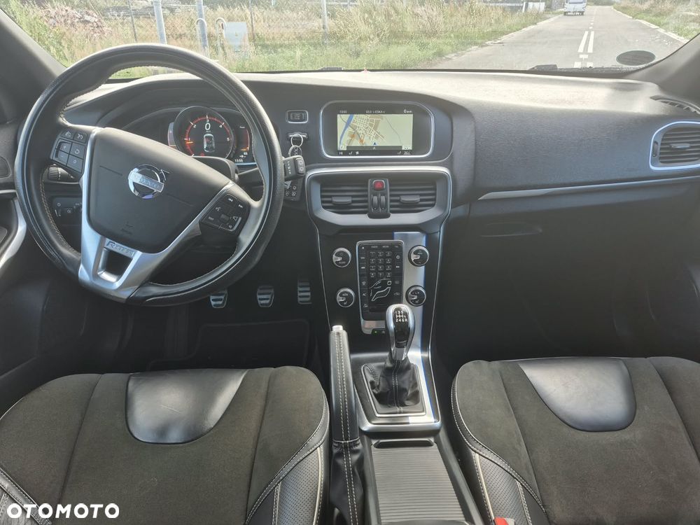 Volvo V40 D3 R-Design - 6