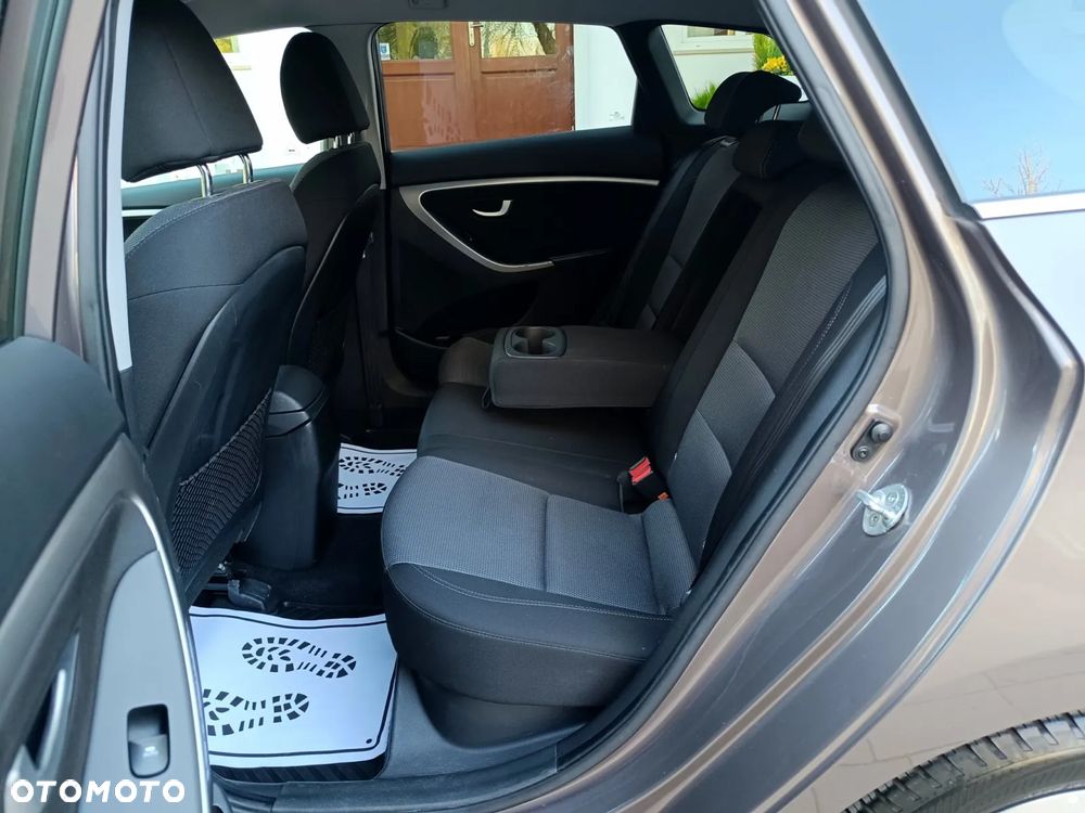 Hyundai i30 blue Kombi 1.6 CRDi Passion - 34