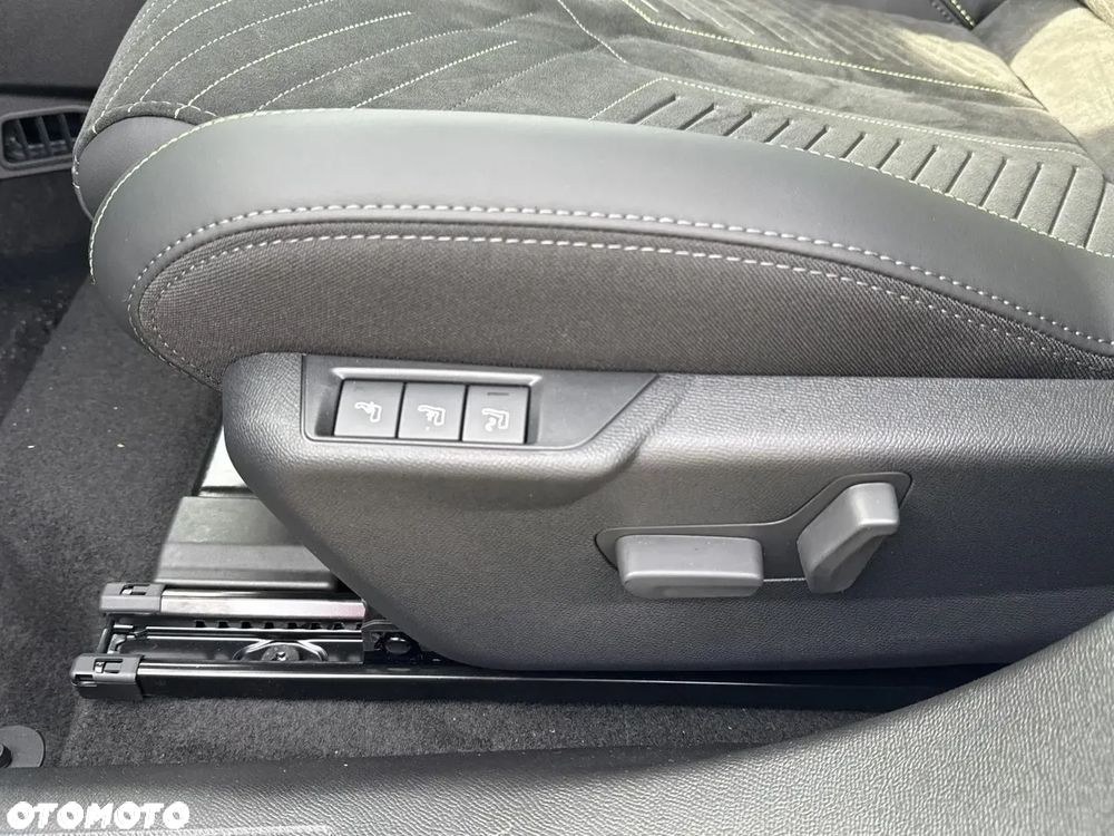 Peugeot 2008 Hybrid 145 e-DSC GT Exclusive - 22