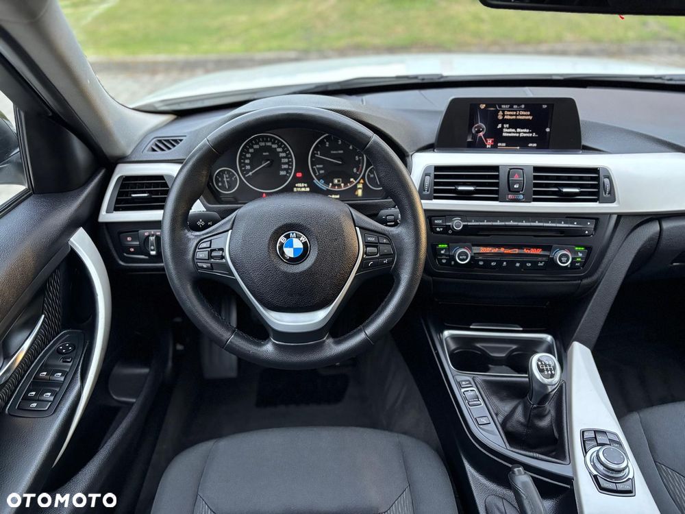 BMW Seria 3 318d Blue Performance Sport Line - 11