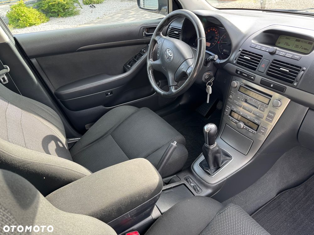 Toyota Avensis - 22