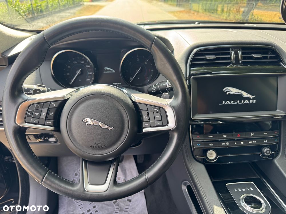 Jaguar F-Pace - 33