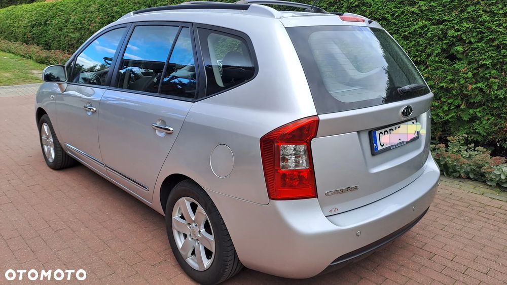 Kia Carens - 4
