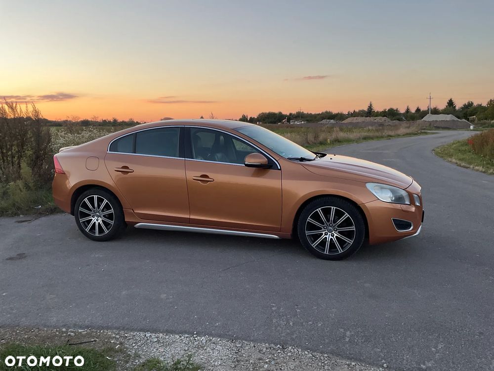 Volvo S60 D3 R-Design - 3