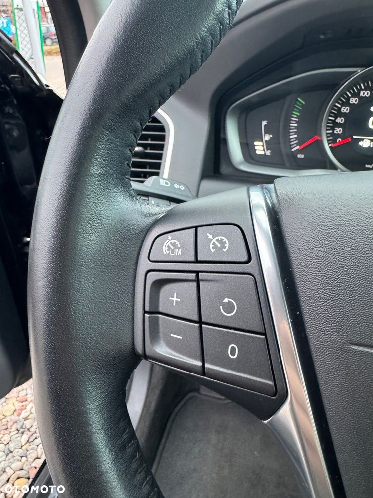 Volvo XC 60 D4 Momentum - 29