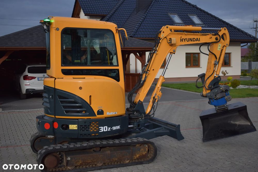 Hyundai R30 ROTOTILT - 9