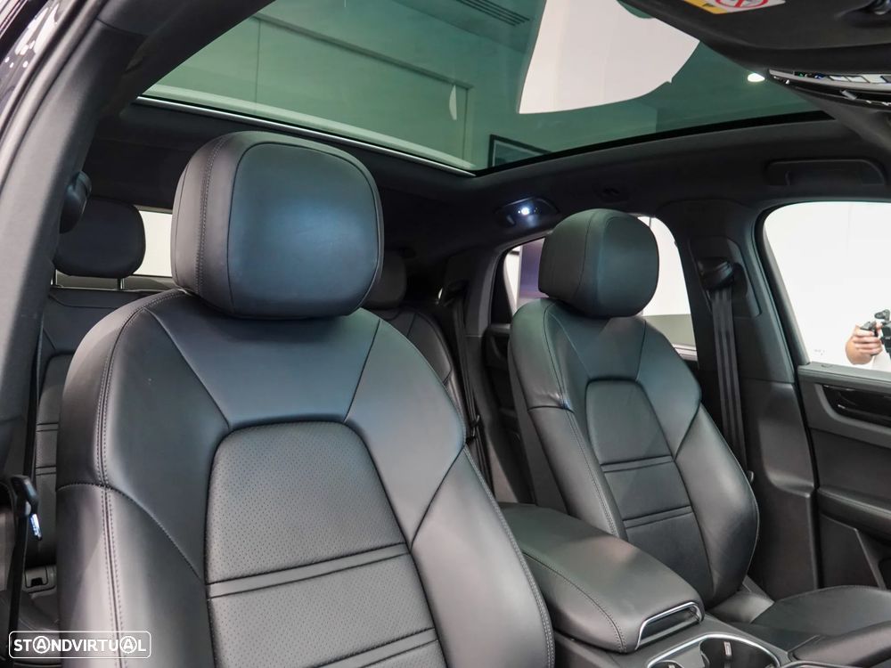 Porsche Cayenne Coupé E-Hybrid - 13